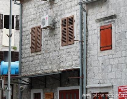 Apartman KATARINA, privatni smeštaj u mestu Risan, Crna Gora